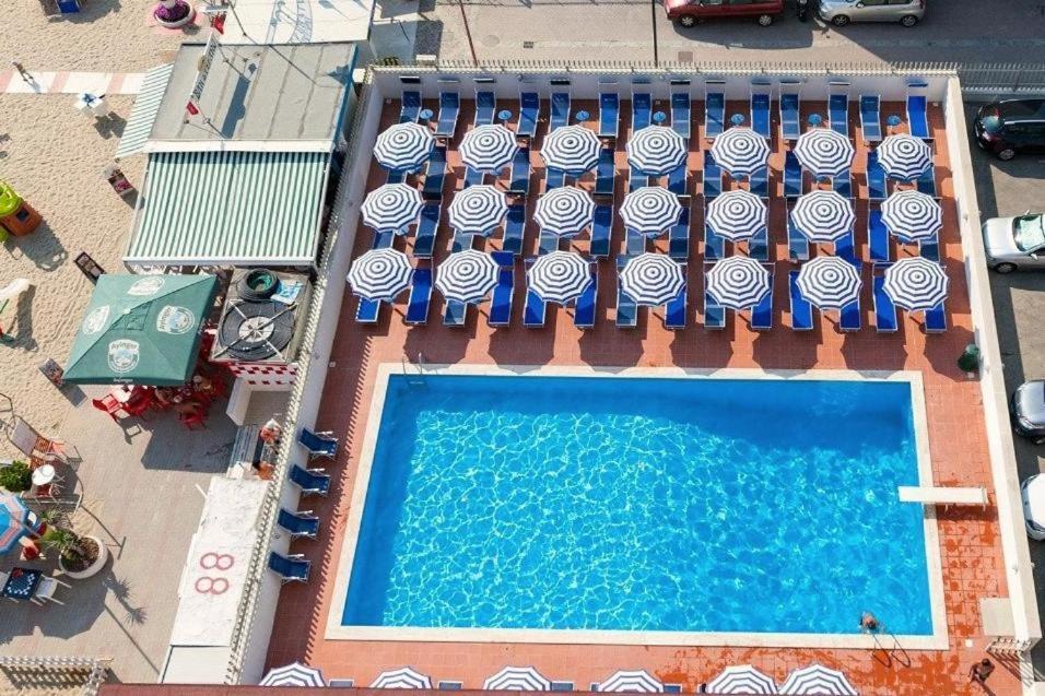Hotel Majestic 벨레지아아지마리나 외부 사진