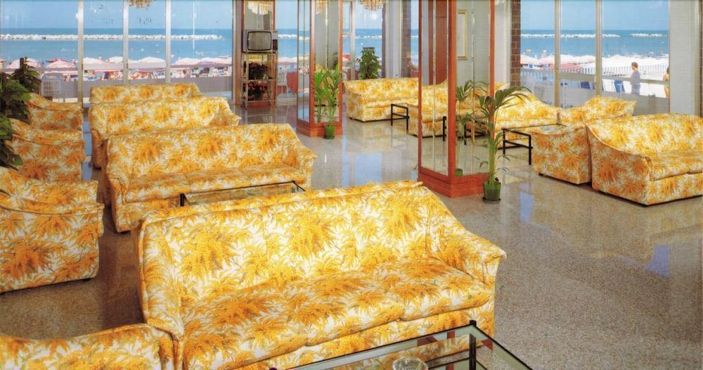 Hotel Majestic 벨레지아아지마리나 외부 사진